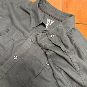 Mountain Hardware Dark Gray Button Down Casual Shirt‎ Button Close Pockets Sz XL